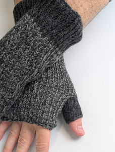 Aran Handwarmer Twisted - Charcoal Grey