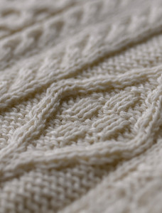 W​om​ens Aran C​r​ew N​eck Sweat​er - White
