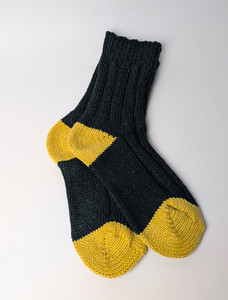 Knitted Tip Socks Dark Green & Yellow