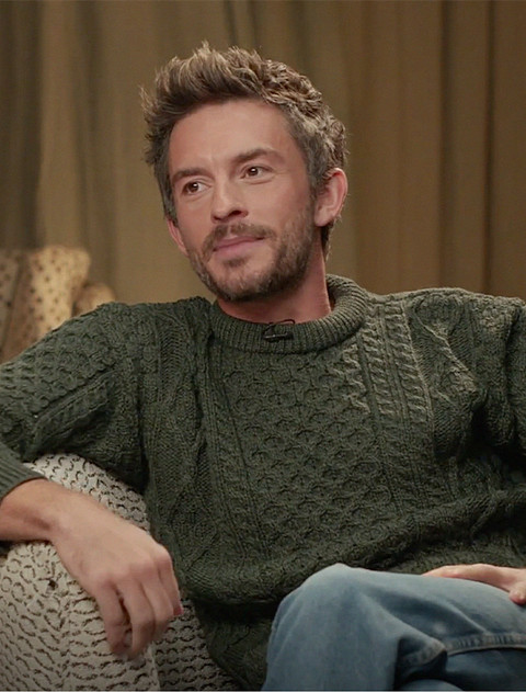 Men's Cable Knit Crew Neck Aran Wool Sweater - Army Green