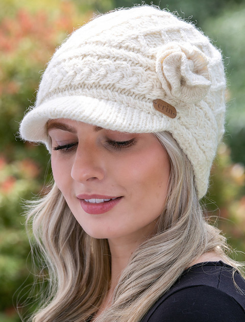 Ladies Aran Trellis Peak Hat With Flower - White