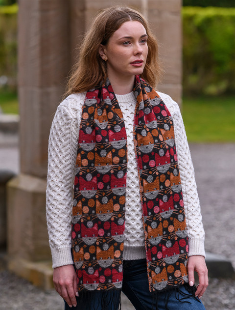 Soft Cat Motif Fringed Scarf - Berry