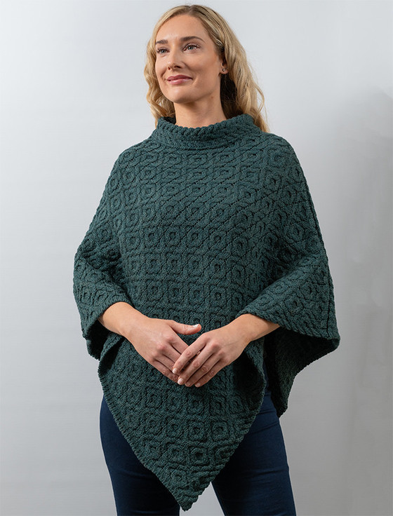 Hawthorn Pattern Aran Poncho - Evergreen