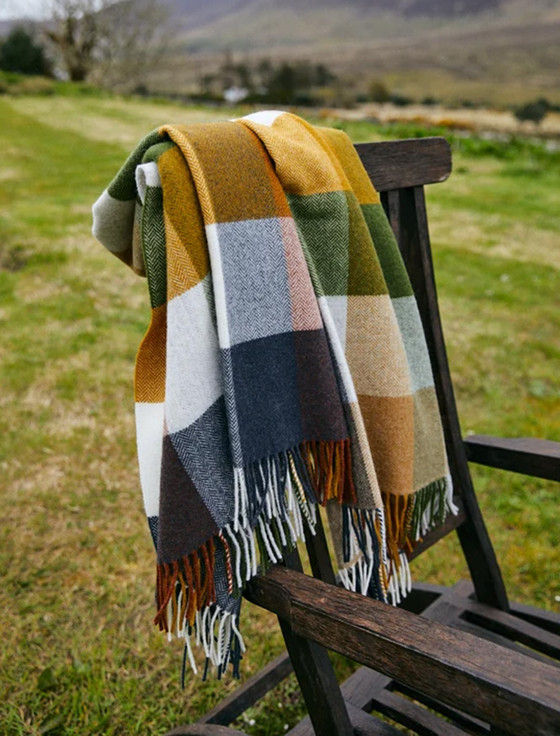 Lambswool Throw - Dark Grey & White