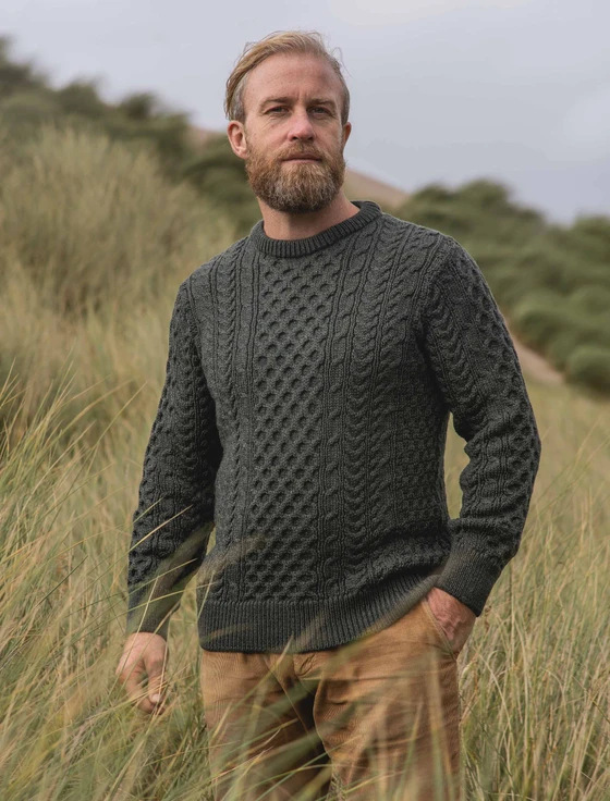 Lugh Merin​o Aran Sweater - Army Green