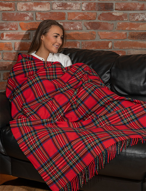 Lambswool Throw - Royal Stewart Tartan