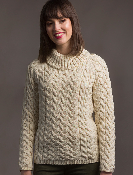 WOMEN'S CABLE CREW NECK SWEATER