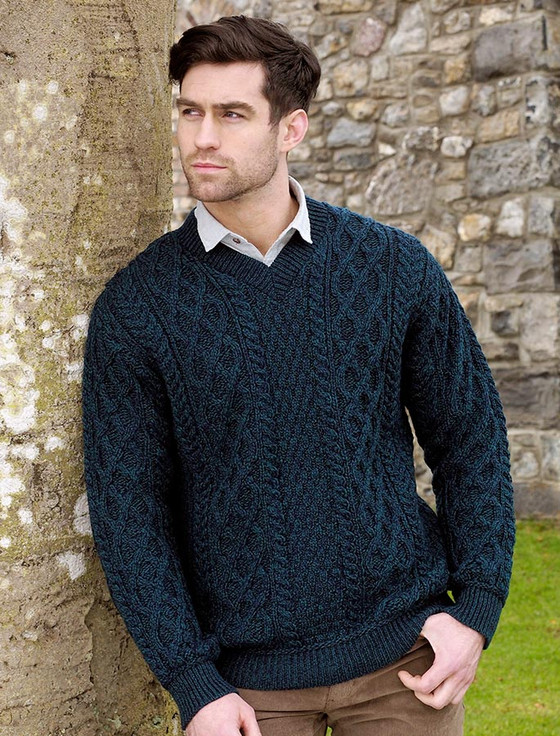 Aran Sweater Market Men's V-Neck Lambswool Sweater