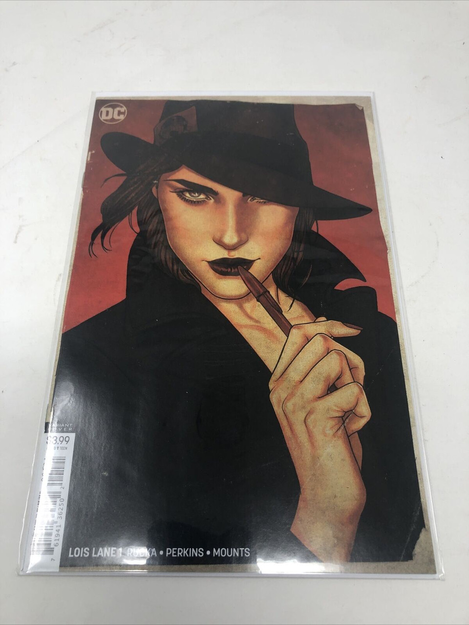 DC LOIS LANE #1 2019 FRISON VARIANT COMIC - PREOWNED