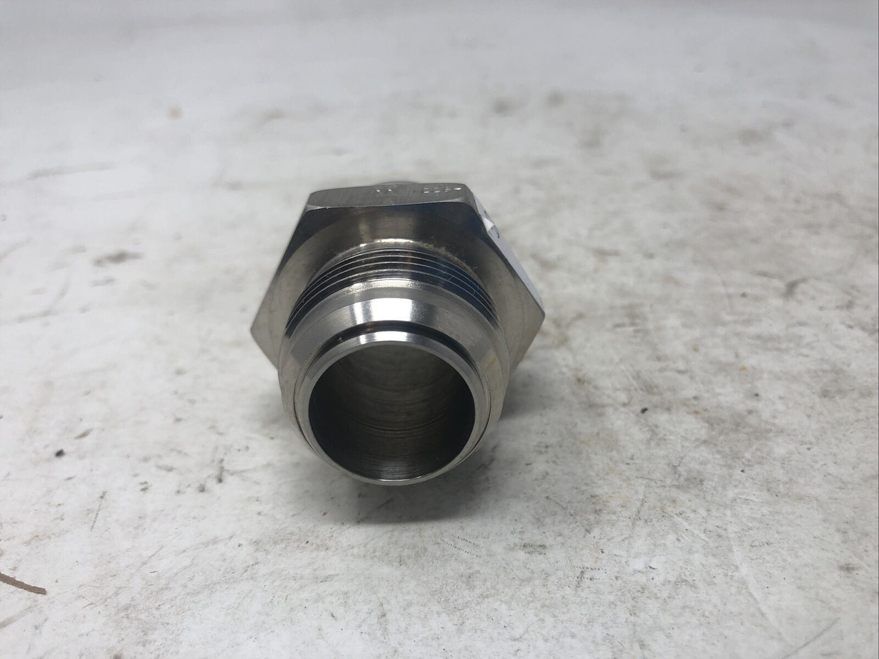 SWAGELOK 7/8" TO 7/8" COMPRESSION COUPLING - PREOWNED