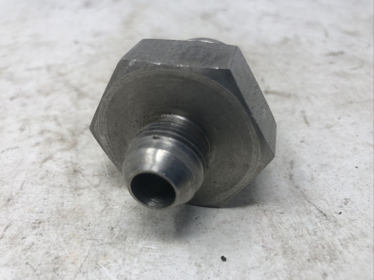 SWAGELOK FITTING 3/4" TO 3/8" CONNECTOR 316SS - PREOWNED