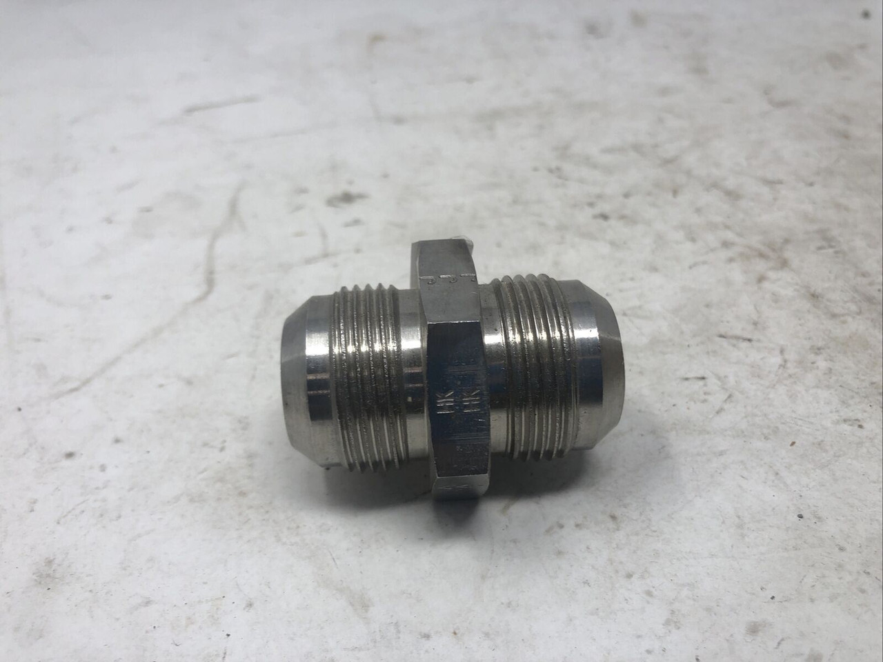 SWAGELOK FITTING 3/4"  TO 3/4" HYDRAULIC COUPLING SS316 - PREOWNED
