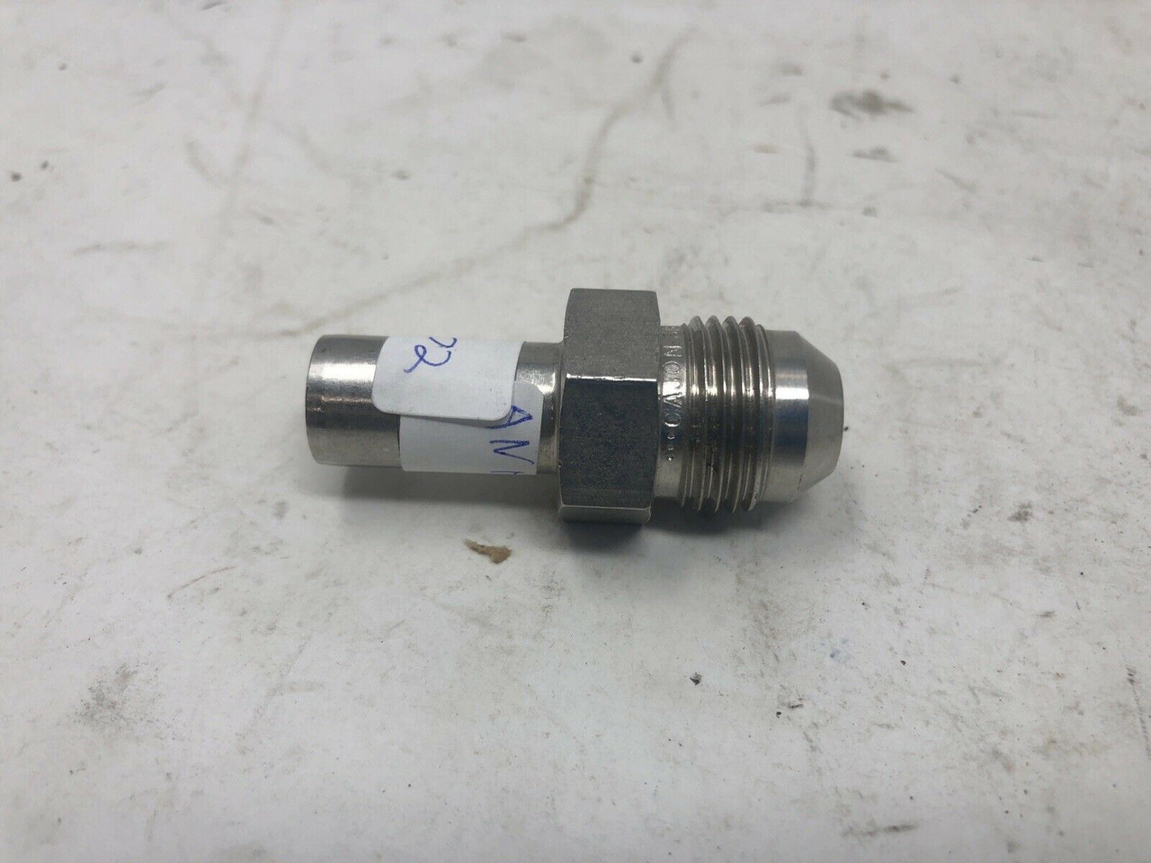 SWAGELOK FITTING MALE AN 1/2" PIPE 11/6" M THREADED - PREOWNED