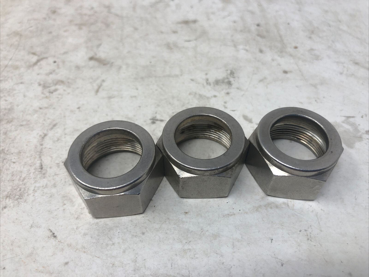 SWAGELOK FITTING 1" TO 3/4" NUT 3PK 316SS - PREOWNED