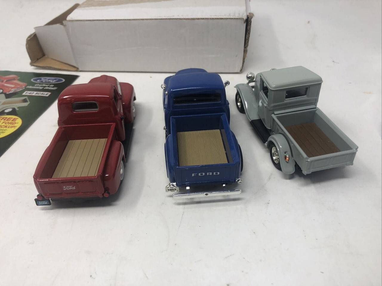 ROAD SIGNATURE FORD 3-SET 1948 F1, 1934 F1, 1953 F100 MODEL CAR 1/43 - PREOWNED