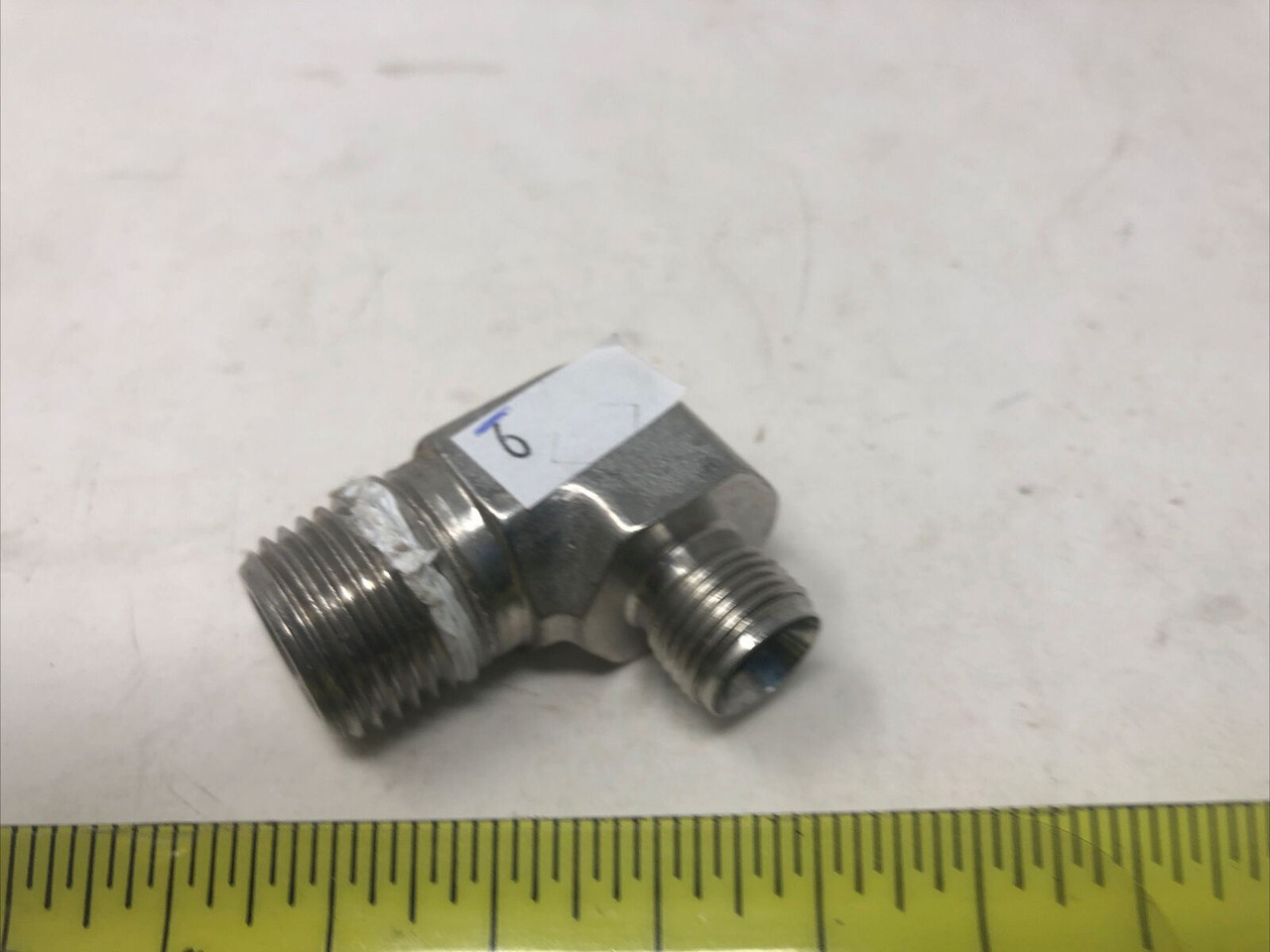 SWAGELOK ELBOW 3/4 MALE TO 1/2, REDUCER TO 1/4 COMPRESSION FITTING - PREOWNED