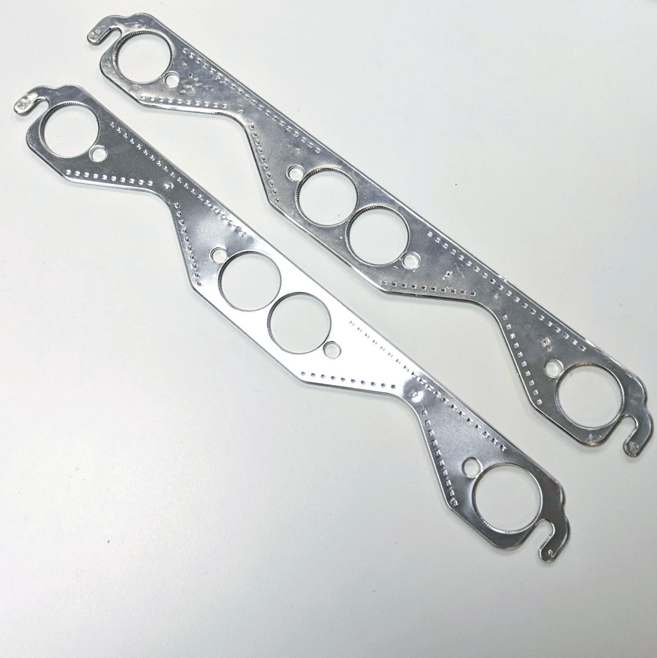 Round Port Aluminum Exhaust Gaskets, Pair, Fits Chevy SBC 1955-1991 (265-400)