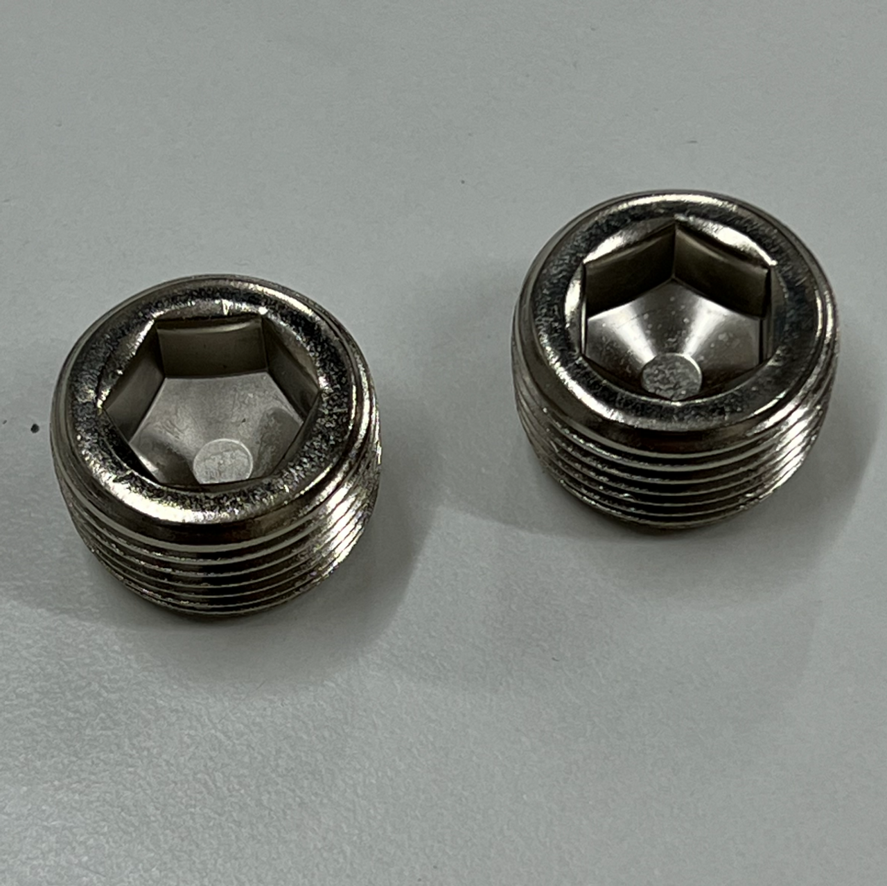 3/4" NPT Chrome Pipe Plugs Allen Head for Hot Rod, Rat Rod, Street Rod, SBC, BBC 3/4" NPT Chrome Pipe Plugs Allen Head for Hot Rod, Rat Rod, Street Rod, SBC, BBC