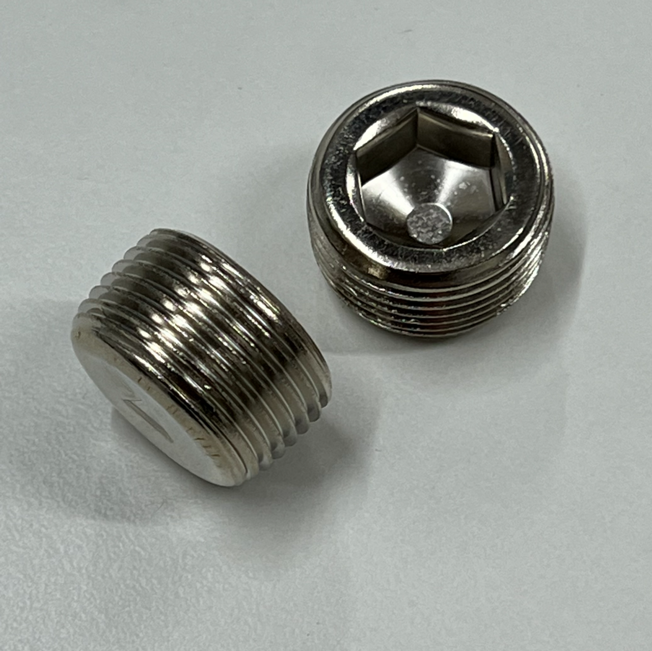 3/4" NPT Chrome Pipe Plugs Allen Head for Hot Rod, Rat Rod, Street Rod, SBC, BBC 3/4" NPT Chrome Pipe Plugs Allen Head for Hot Rod, Rat Rod, Street Rod, SBC, BBC