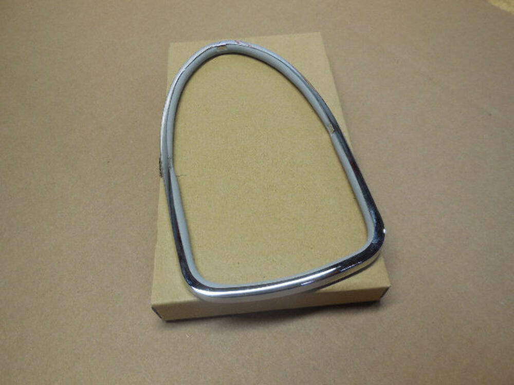 Tail Light Lens Chrome Trim Ring Pair Compatible with VW 1968–1970 Beetle – Replaces 111‑945‑117A