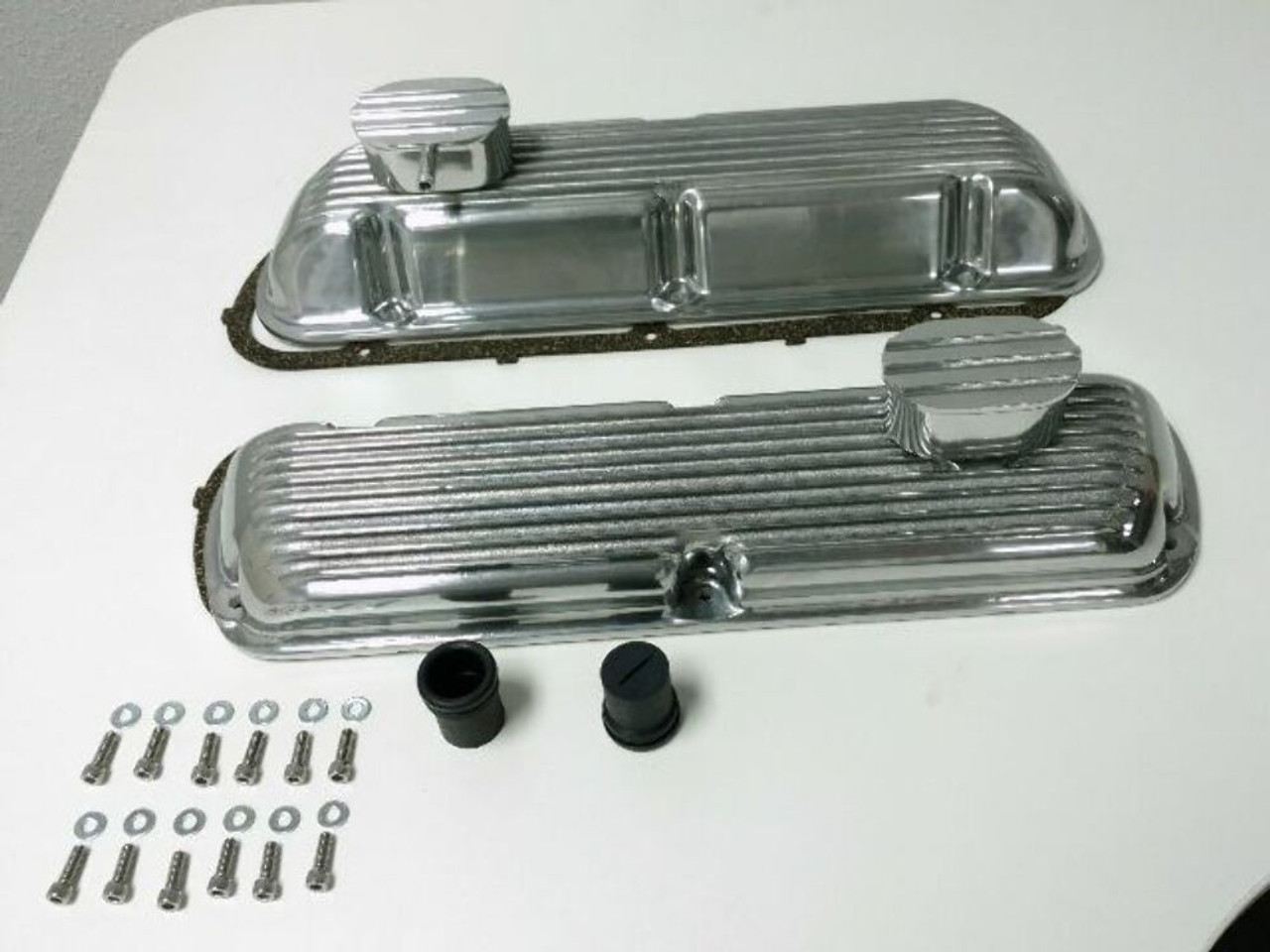 SB Ford Finned Aluminum Valve Cover w/ Breather Kit SBF V8 260 289 302 351W