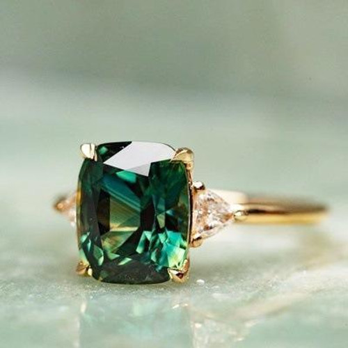 New European and American fashion retro inlaid square green gem four claw ring ring engagement ring inlay