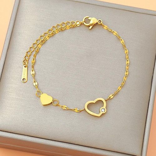 New listing titanium steel bracelet female beating heart girl heart hand jewelry ins super fairy student heart-shaped jewelry wholesale