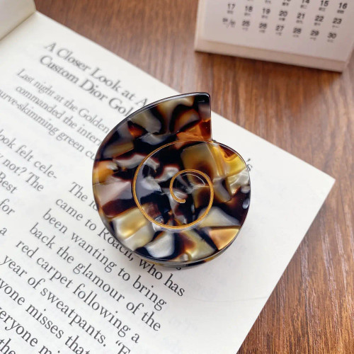 Small Round Swirly Seashell Claw Clip, Tort