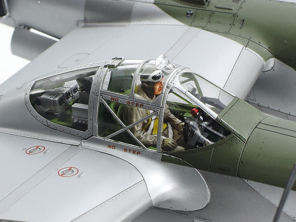 Tamiya 61123 1/48 Aircraft Lockheed P-38 J Lightning Plastic Model