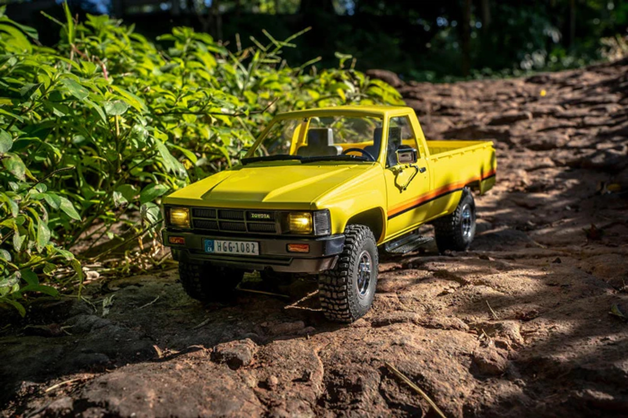 FMS 1:18 TOYOTA Hilux RTR Yellow