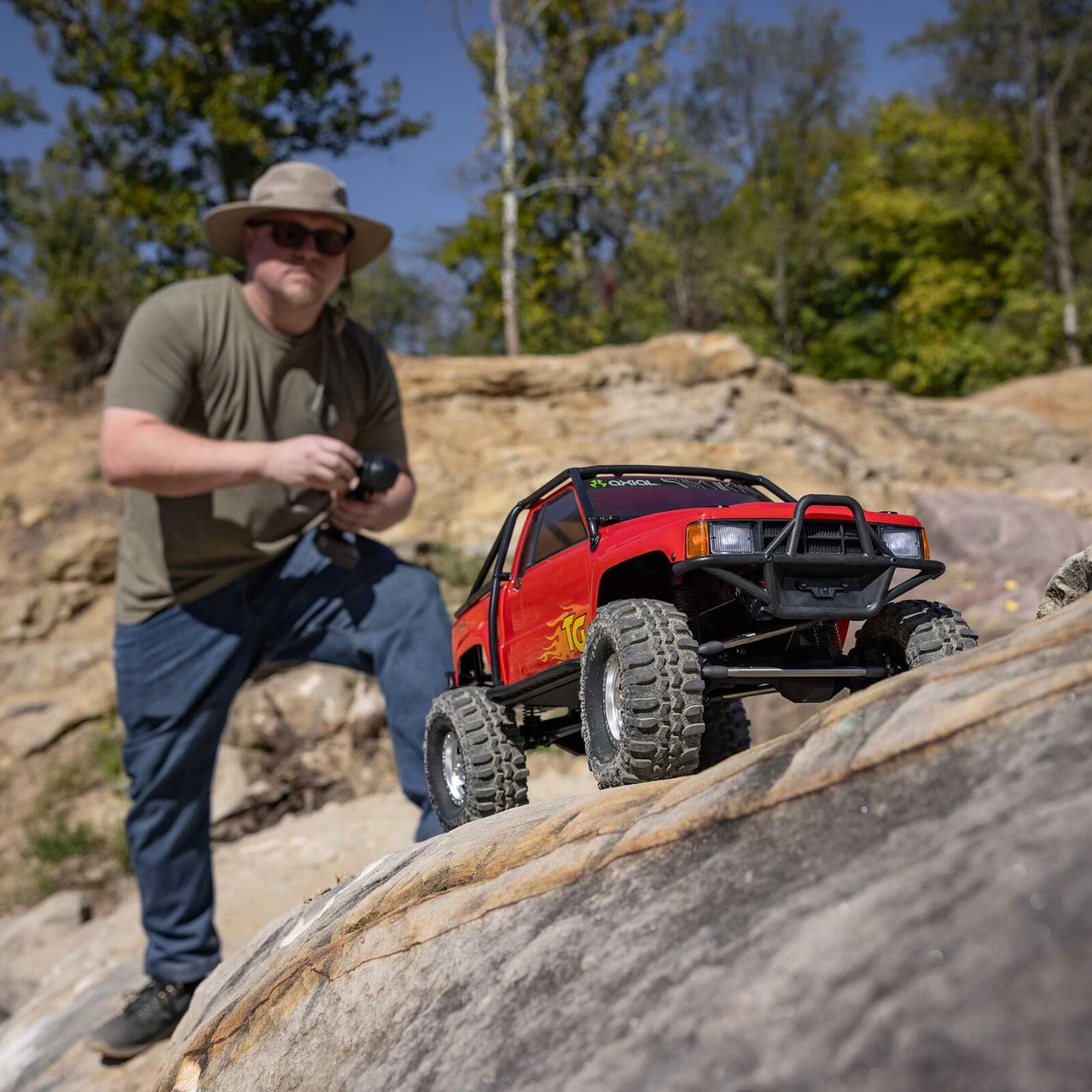Axial SCX10 III 1987 Toyota SR5 RTR Red