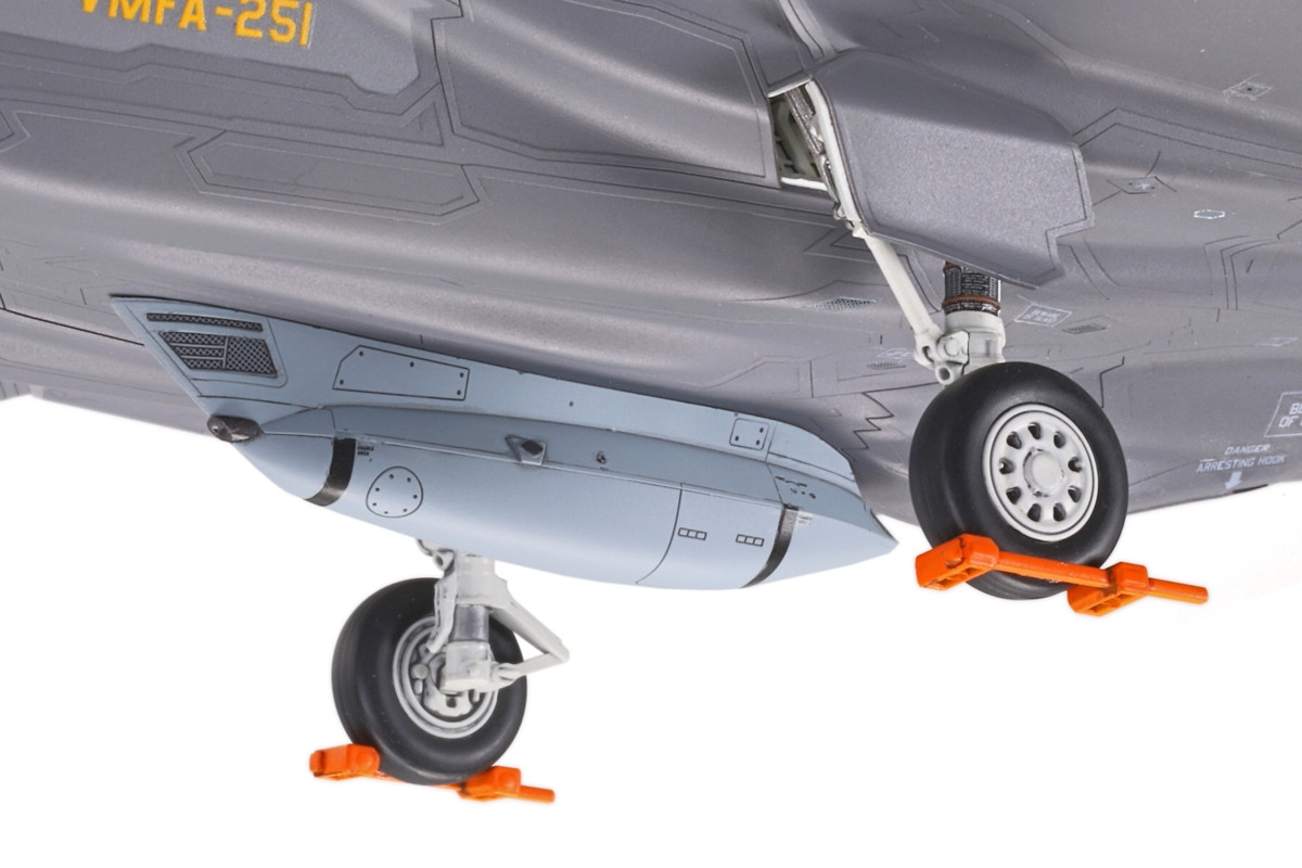  Tamiya 60794 1/72 Lockheed Martin® F-35®C Lightning II® War Bird Plastic Model Kit