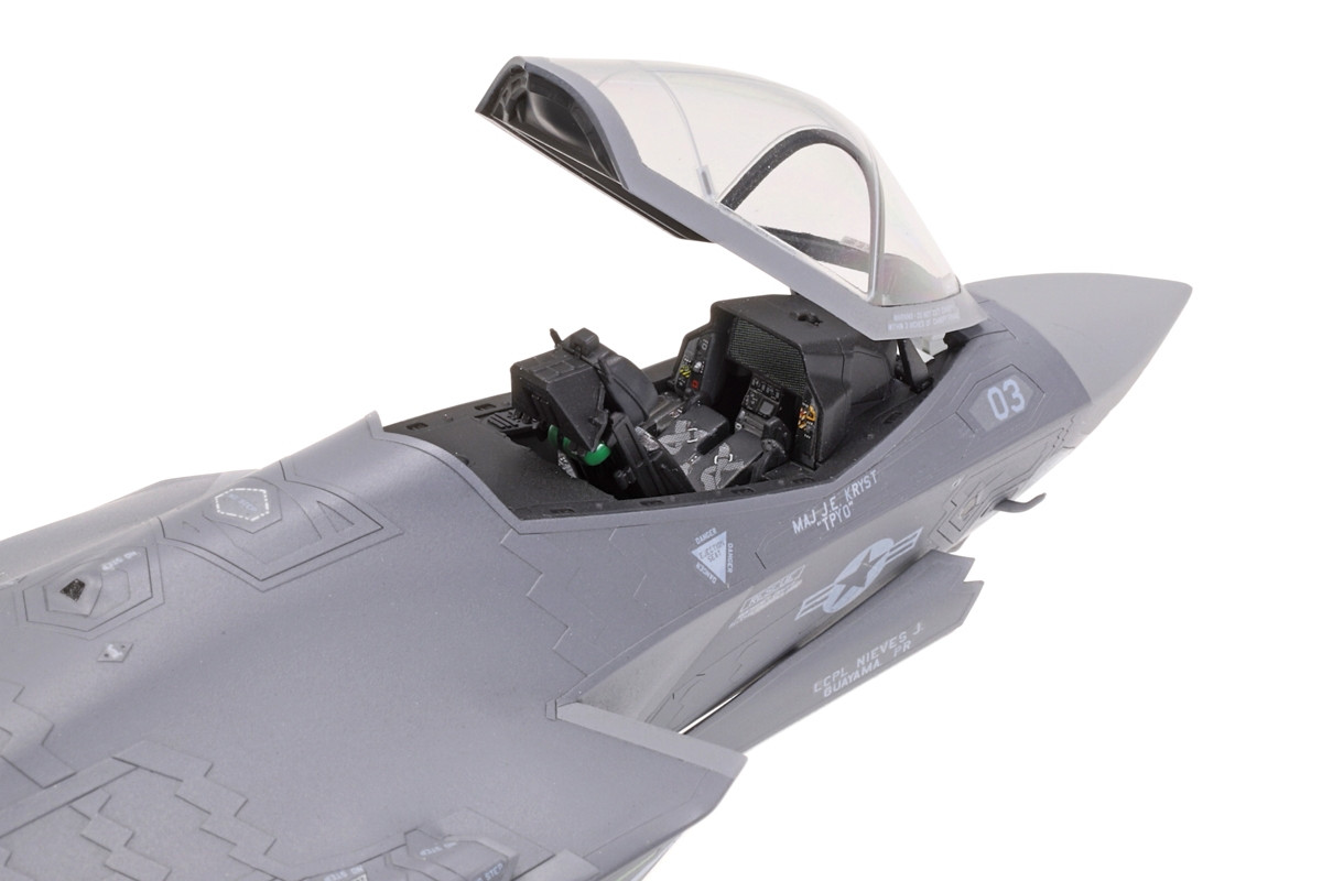  Tamiya 60794 1/72 Lockheed Martin® F-35®C Lightning II® War Bird Plastic Model Kit