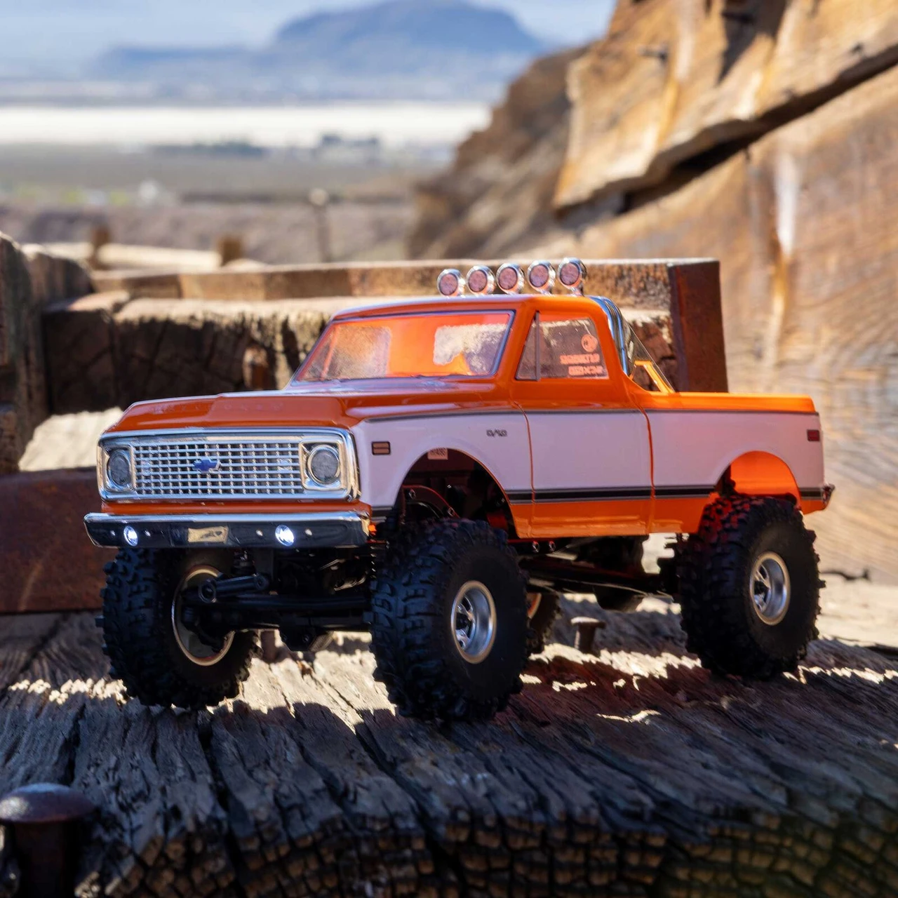Axial 1/24 SCX24 Chevrolet C10 RTR, Orange