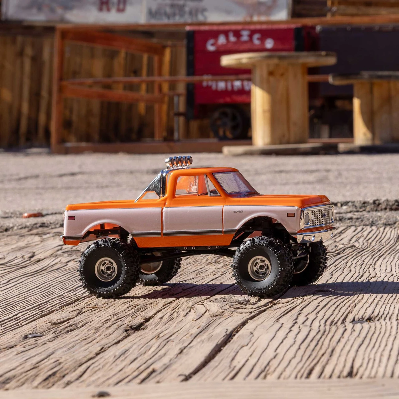 Axial 1/24 SCX24 Chevrolet C10 RTR, Orange