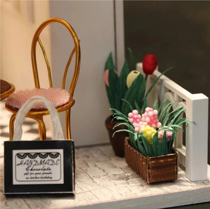  Hongda Cocoa's Fantastic Ideas Chocolatier with Dust Cover