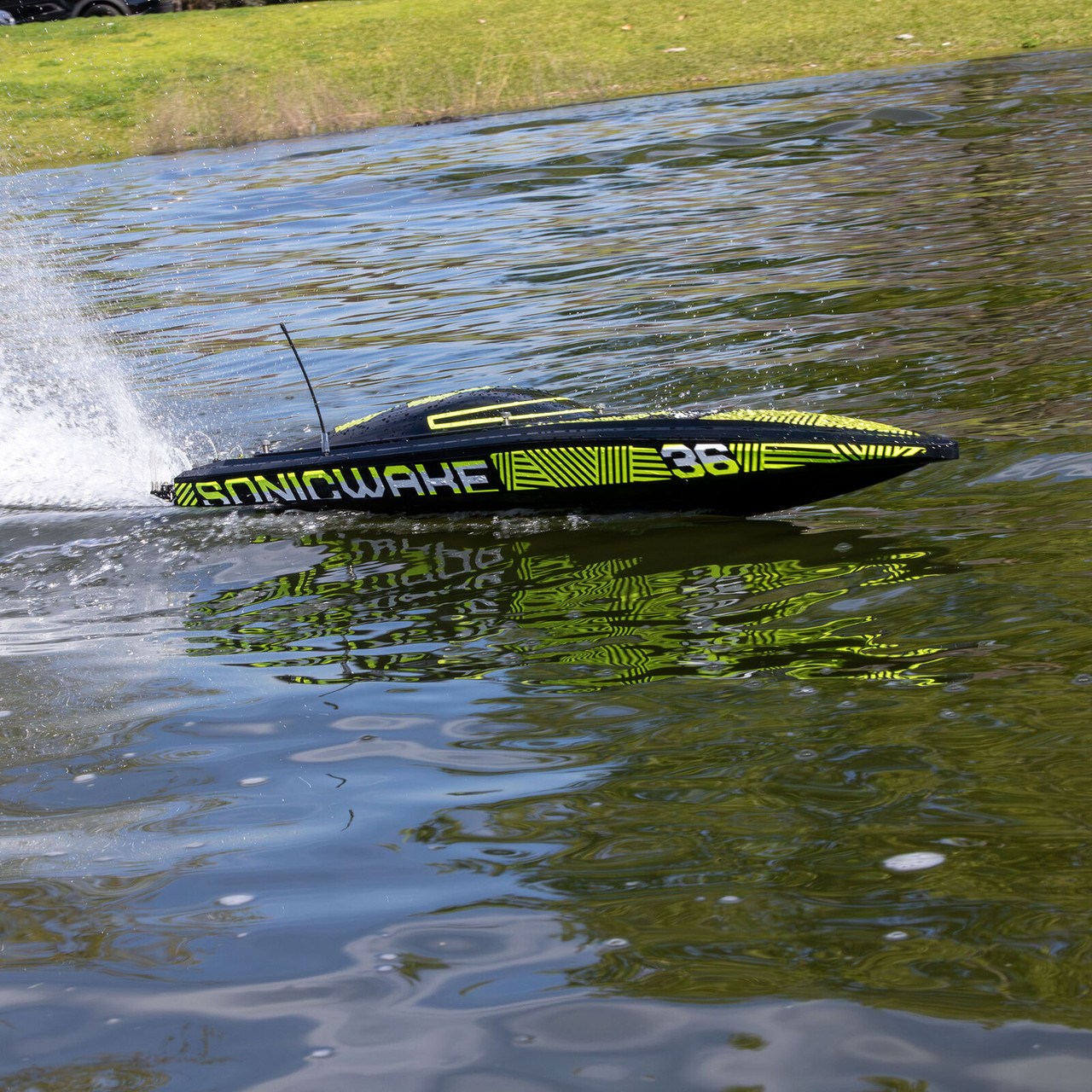 ProBoat 2171T1 Sonicwake 36" V3 Self-Righting V-Hull Boat RTR, Black