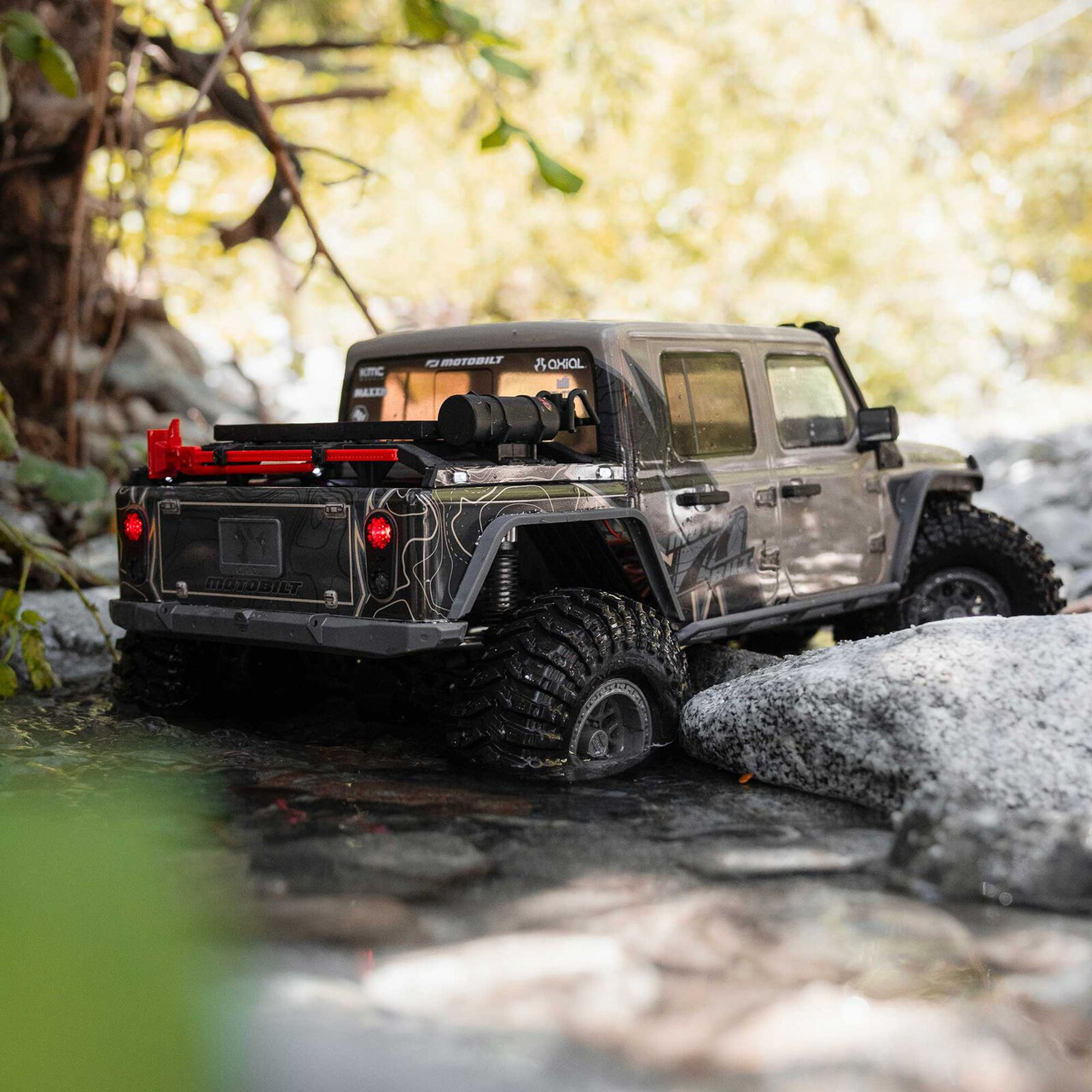 Axial 2443T1 1/10 SCX10 III Motobilt Waypoint Jeep JT Gladiator 4X4 RTR Brushed Rock Crawler, Tan