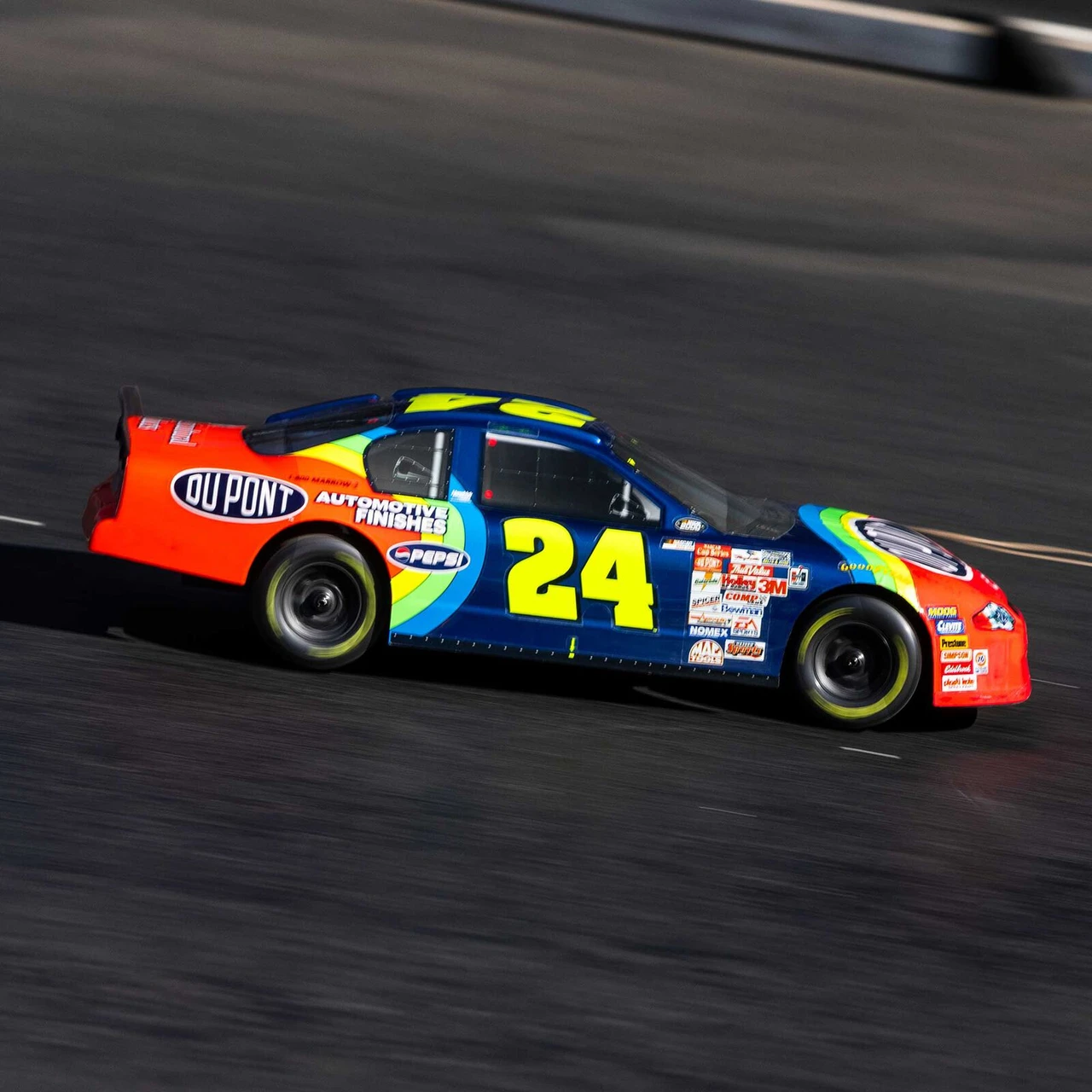 Losi 1/12 NASCAR Jeff Gordon No. 24 Dupont Chevrolet Monte Carlo