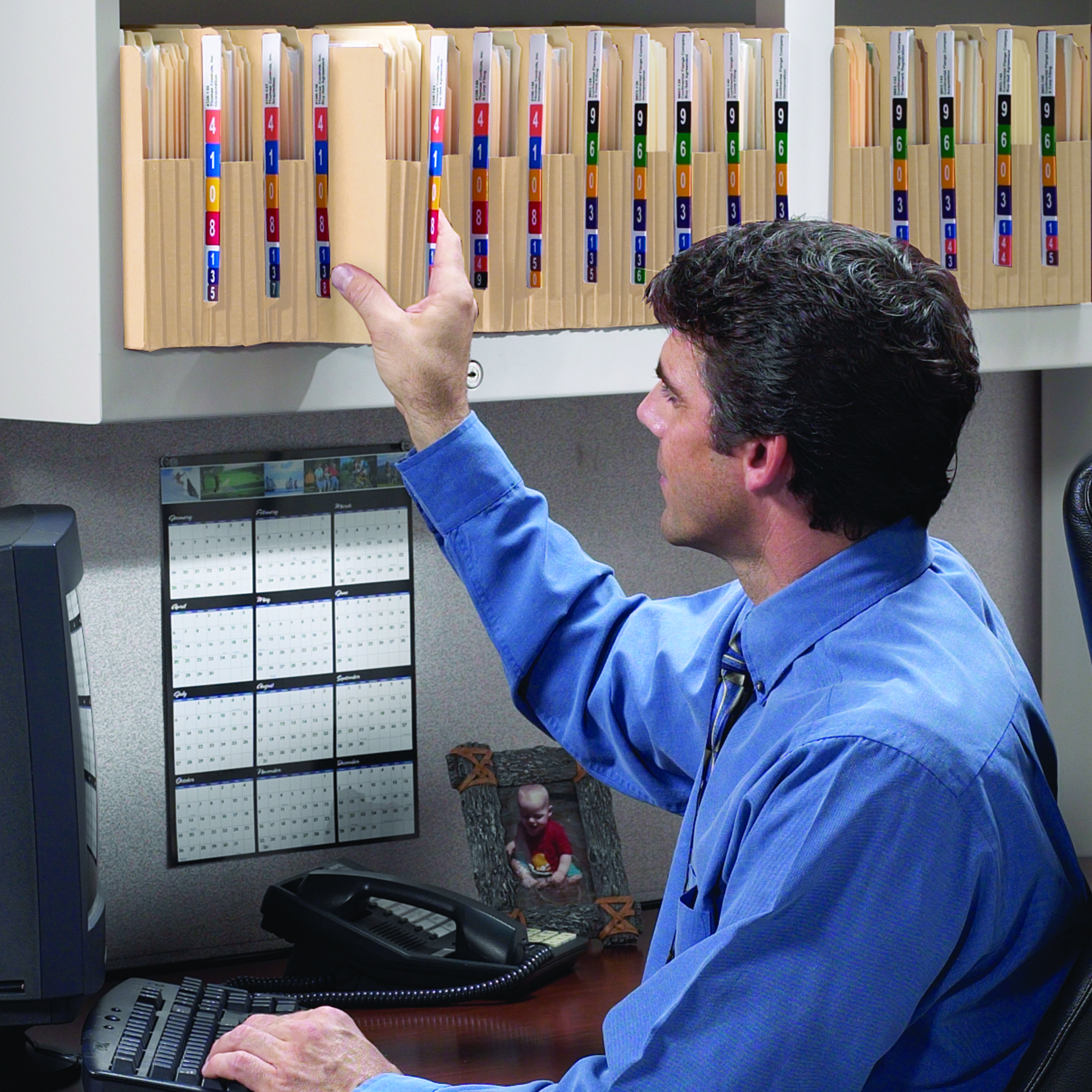 Smead 75174  End Tab File folder, Reinforced Straight-Cut Tab, 5-1/4" Accordion Expansion, Tyvek-Lined Gusset, Letter Size, Manila, 10 per Box (75174) - 4 Boxes - Total of 100