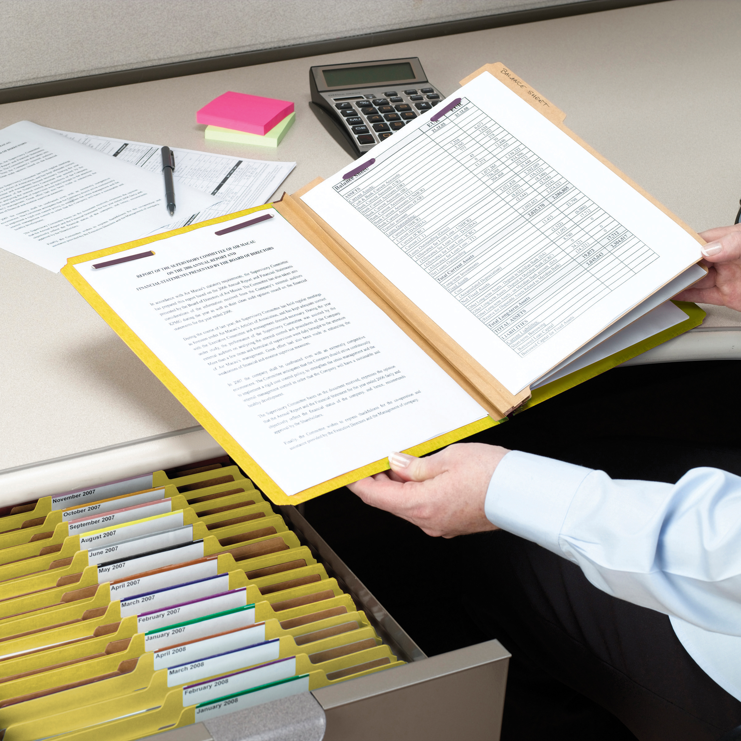 Smead 14098  Pressboard Classification File Folder with SafeSHIELD Fasteners, 3 Dividers, 3" Expansion, Letter Size, Yellow (14098)