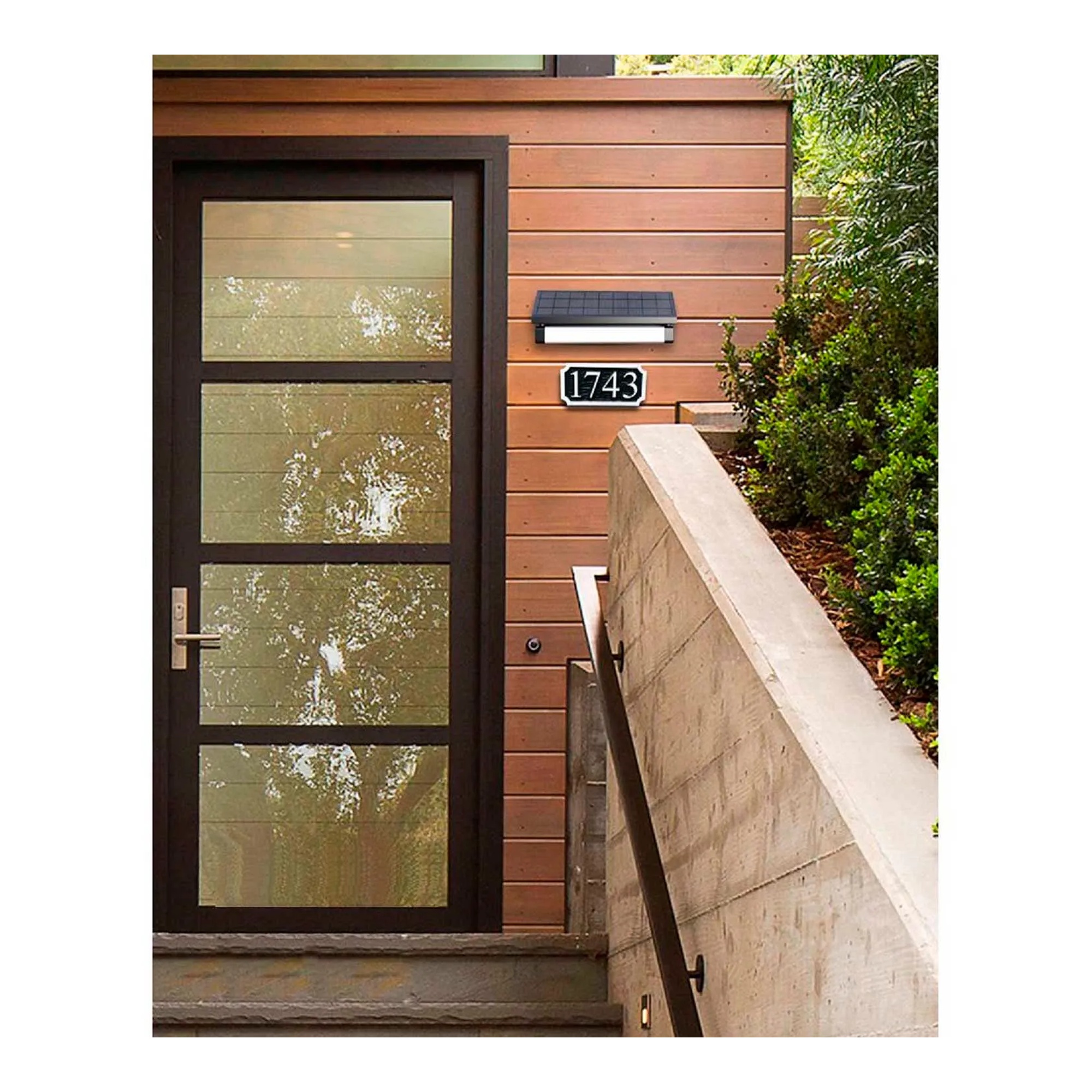 Black solar motion-sensing LED flood light