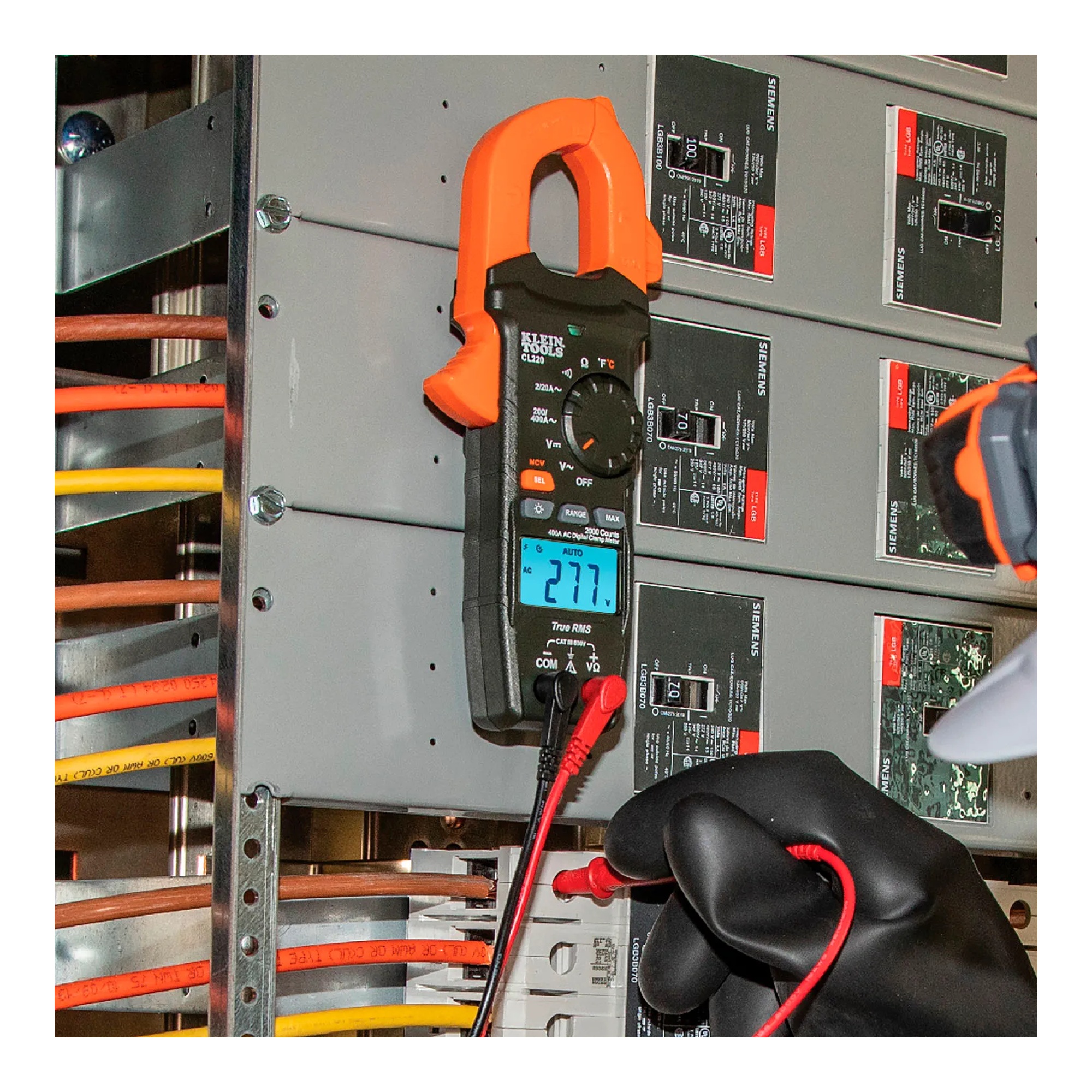 Digital clamp meter with clamp jaw and backlit display