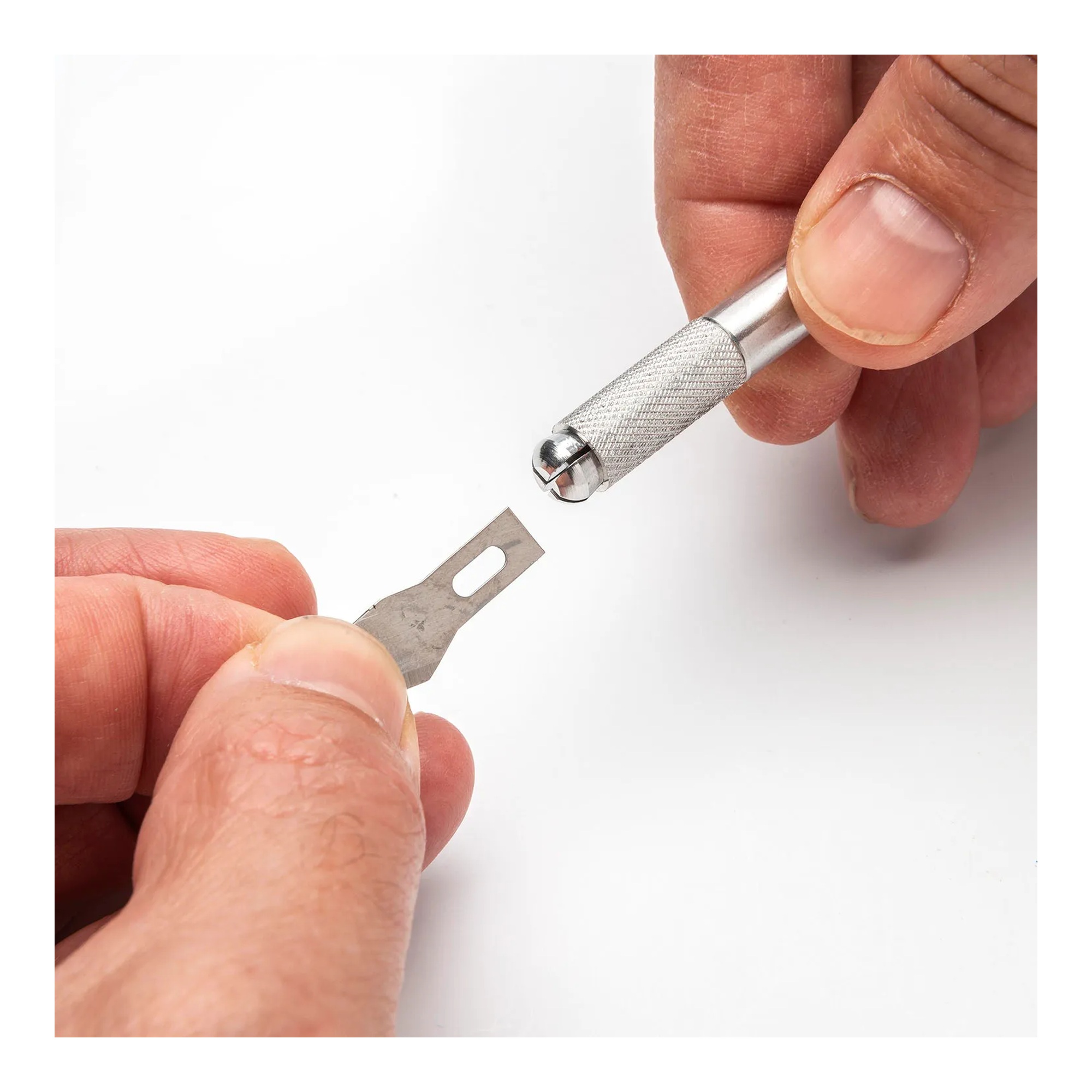 Light-duty precision hobby knife with fine point