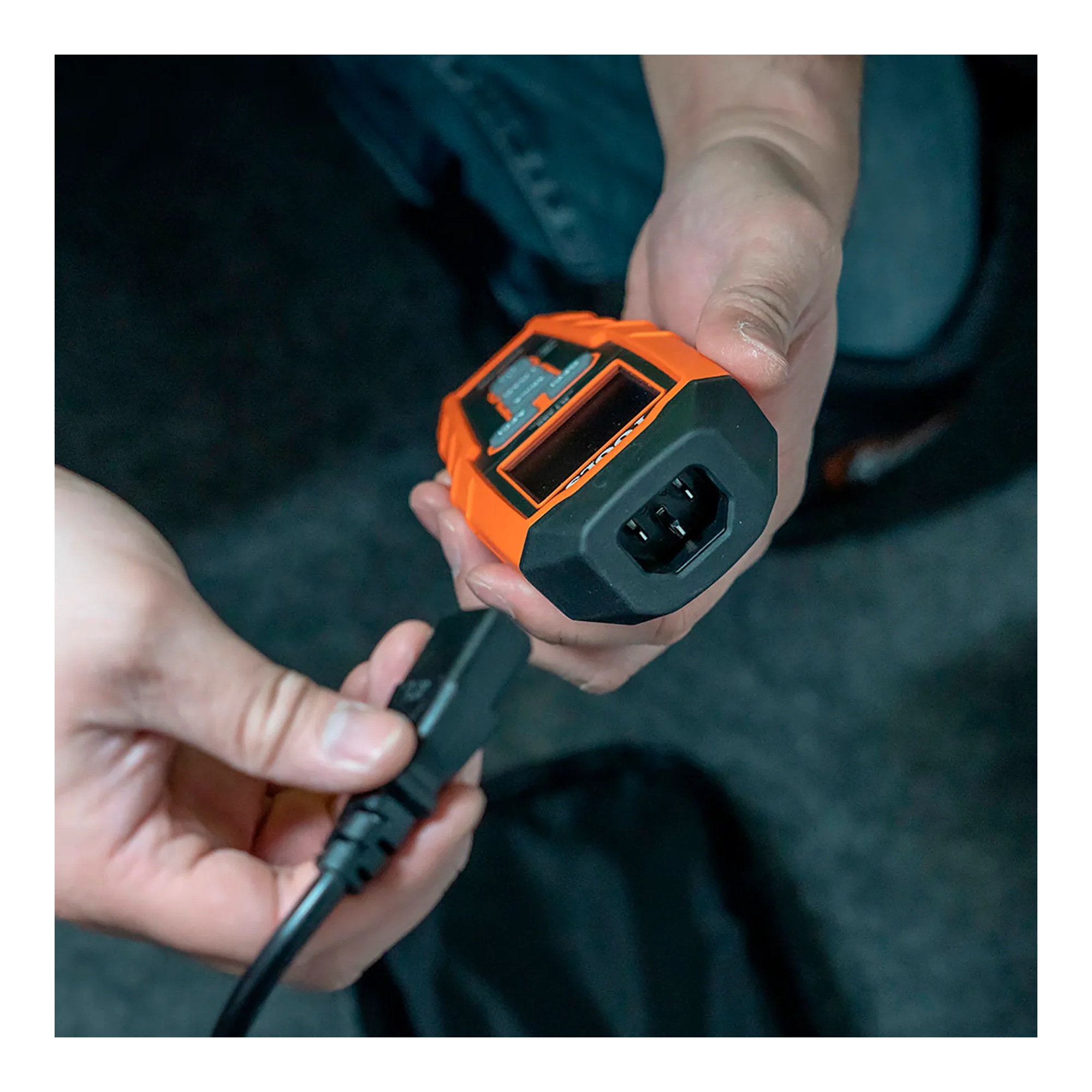 120V AC outlet circuit analyzer with color LCD and detachable cord