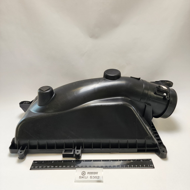 GM 19180758 lower air cleaner housing
