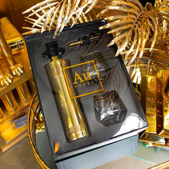 AU Vodka Gold Gift Set (70cl)