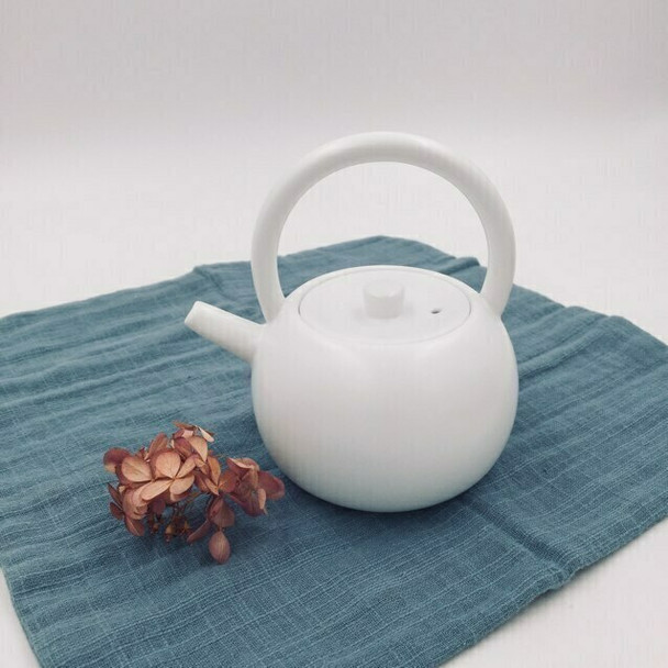 White Satin Glaze Teapot | H190643