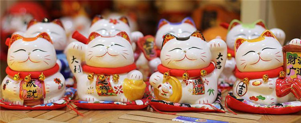 Ceramic Lucky Cat Figurine | Waving Paw | Money Bank | 24999