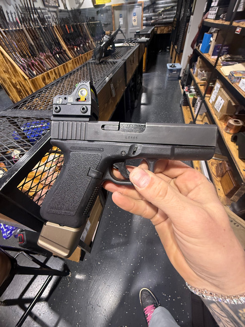 USED Glock 19 Gen 2 Semi Auto 9mm Pistol - Kinda rare